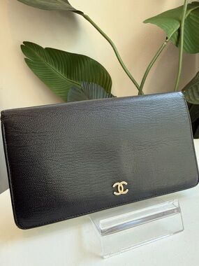 Chanel ‘Caviar Leather Yen Continental Wallet’